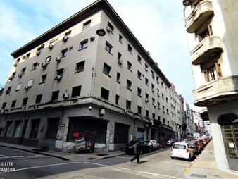 https://www.gallito.com.uy/oficina-amplia-en-ciudad-vieja-buena-ubicacion-inmuebles-27657773
