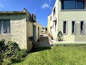 https://www.gallito.com.uy/venta-de-casa-con-piscina-en-las-toscas-inmuebles-27670152