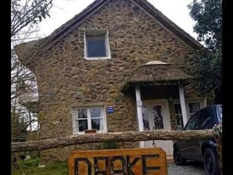 https://web5.gallito.com.uy/cabaña-inglesa-drake-acogedora-propiedad-en-la-bota-inmuebles-27690671