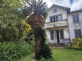 https://web5.gallito.com.uy/venta-casa-quinta-de-estilo-clasico-en-lezica-9-habitaciones-inmuebles-27691439