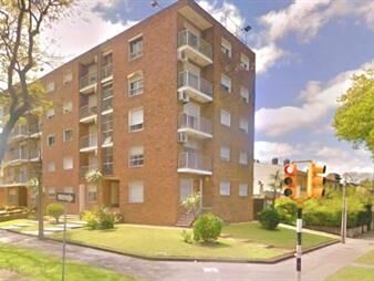 https://www.gallito.com.uy/venta-casa-2-dormitorios-en-malvin-con-cochera-y-patio-inmuebles-27666660