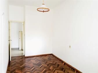 https://web5.gallito.com.uy/primero-por-escalera-en-excelente-ubicacion-inmuebles-27699795