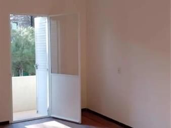 https://web5.gallito.com.uy/apto-1-x-escaleras-en-alquiler-garibaldi-y-av-8-de-octubre-inmuebles-27700250