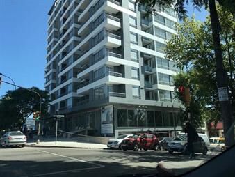 https://web5.gallito.com.uy/en-moderno-edificio-con-gran-vista-y-dos-garages-inmuebles-27709213
