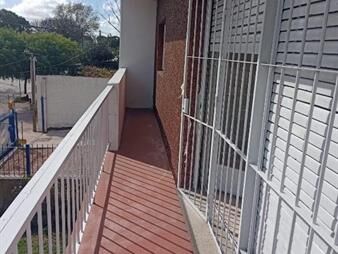 https://web5.gallito.com.uy/contacto-propiedades-alquila-apto-en-primer-piso-inmuebles-27723644