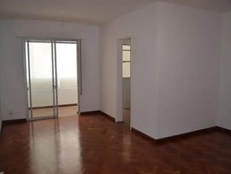 https://web5.gallito.com.uy/apto-en-alquiler-contrafrente-muy-amplio-y-luminoso-malvin-inmuebles-27723708