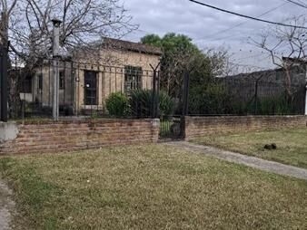 https://web5.gallito.com.uy/casa-con-gran-terreno-y-oportunidad-de-desarrollo-multiple-inmuebles-27738458