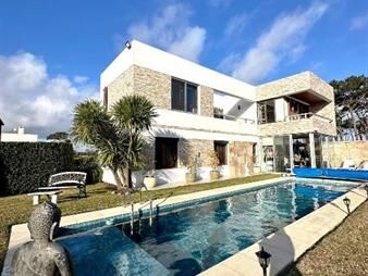 https://www.gallito.com.uy/casa-en-venta-punta-del-este-tio-tom-4-dormitorios-4-baño-inmuebles-27754386