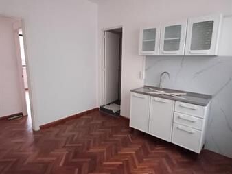 https://web5.gallito.com.uy/alquiler-amplio-y-luminoso-apto-2-dormitorios-ciudad-vieja-inmuebles-27756140
