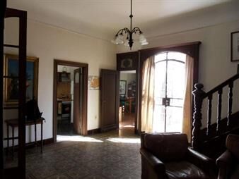 https://www.gallito.com.uy/casa-de-4-dormitorios-en-malvin-a-2-cuadras-de-la-rambla-inmuebles-26022967