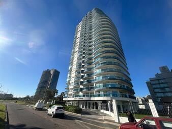 https://www.gallito.com.uy/venta-de-apartamento-en-torre-casino-tower-punta-del-este-inmuebles-27787643