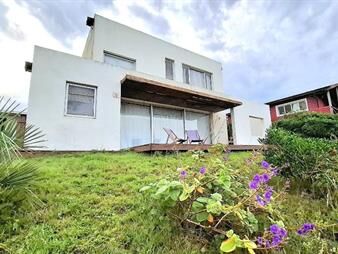 https://www.gallito.com.uy/dueño-vende-hermosa-casa-en-la-playa-de-arachania-inmuebles-27808256