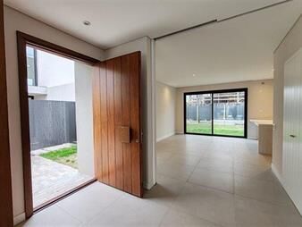 https://www.gallito.com.uy/susena-inversiones-alquila-mansion-en-san-nicolas-inmuebles-27827111