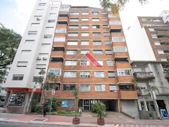 https://www.gallito.com.uy/planta-baja-con-patio-y-garage-amplio-inmuebles-27717139