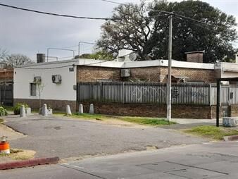 https://www.gallito.com.uy/hermosa-casa-3-dorm-c-garage-y-parrillero-brazo-oriental-inmuebles-27839389