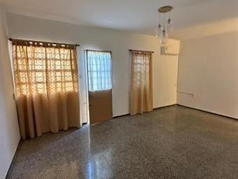 https://www.gallito.com.uy/se-alquila-apto-tipo-casa-1-dormitorio-bv-aparicio-saravia-inmuebles-27849441