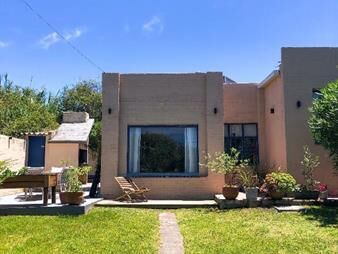 https://www.gallito.com.uy/casa-para-veraneo-o-vivienda-en-balneario-el-chorro-inmuebles-27866467