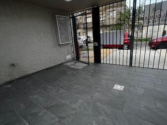 https://www.gallito.com.uy/tipo-casa-sin-gc-al-frente-cochera-patio-divino-inmuebles-27917807