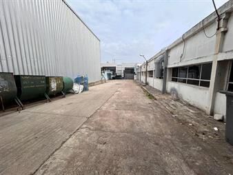 https://www.gallito.com.uy/gran-local-industrial-con-galpones-prox-avdaitalia-inmuebles-27929008