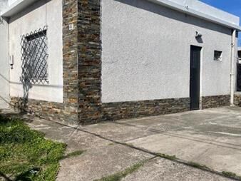 https://www.gallito.com.uy/casa-luminosa-con-patio-jardin-y-cochera-buena-ubicacion-inmuebles-27936656