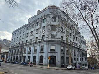 https://www.gallito.com.uy/local-de-997-m2-a-200m-de-terminal-rio-branco-inmuebles-27941298