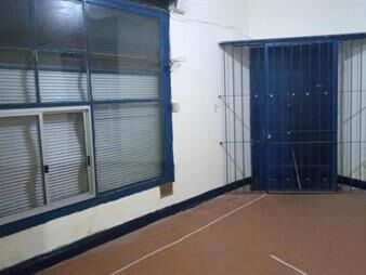 https://web5.gallito.com.uy/excelente-local-en-esquina-la-comercial-inmuebles-27954563