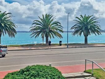 https://www.gallito.com.uy/punta-del-este-frente-al-puerto-de-mailhos-ggepara-2-autos-inmuebles-27958734