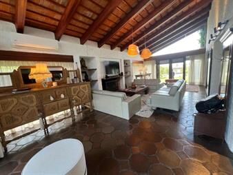 https://www.gallito.com.uy/barrio-privado-canelones-dueña-vende-casa-amplia-y-solida-inmuebles-27959562