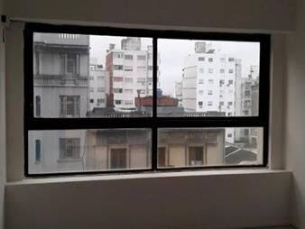https://www.gallito.com.uy/dueño-alquila-amplio-monoambiente-sobre-18-de-julio-inmuebles-27946586