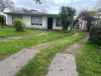 https://www.gallito.com.uy/venta-de-casa-en-lezica-inmuebles-27977147