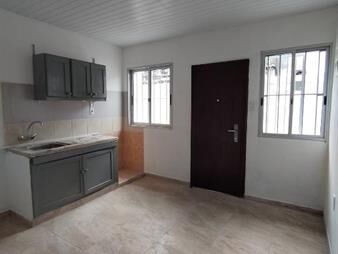 https://www.gallito.com.uy/apto-tipo-casa-pequeño-patio-con-azotea-y-parrilero-inmuebles-27999453
