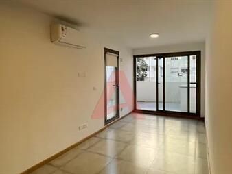 https://www.gallito.com.uy/pocitos-prox-al-mar-1-dormitorio-con-patio-y-garaje-inmuebles-28000225