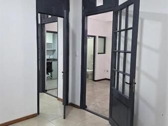 https://www.gallito.com.uy/apartamento-23-dormitorios-reciclado-cerca-de-tres-cruces-inmuebles-28000251