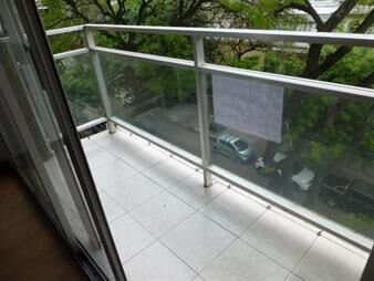 https://web5.gallito.com.uy/al-frente-con-terraza-y-garaje-en-gran-ubicacion-inmuebles-28027118