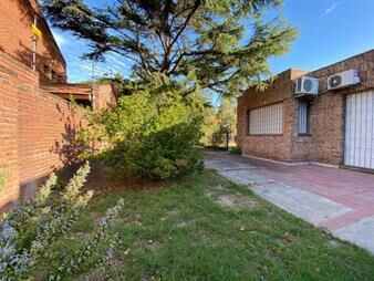 https://web5.gallito.com.uy/casa-en-alquiler-en-carrasco-con-jardin-y-garage-inmuebles-28032380