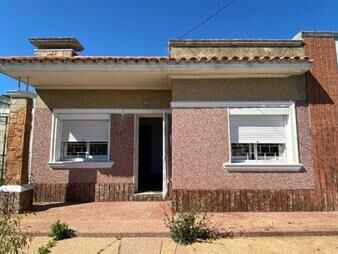https://web5.gallito.com.uy/casa-cerro-2-dormitorios-cochera-y-gran-fondo-inmuebles-28040042