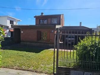 https://web5.gallito.com.uy/alquiler-casa-de-2-plantas-con-tres-dormitorios-y-cochera-inmuebles-28098626