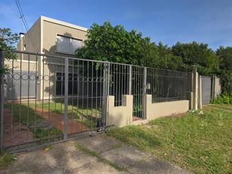 https://web5.gallito.com.uy/casa-de-4-dormitorios-2-baños-parrillero-en-carrasco-norte-inmuebles-28102718