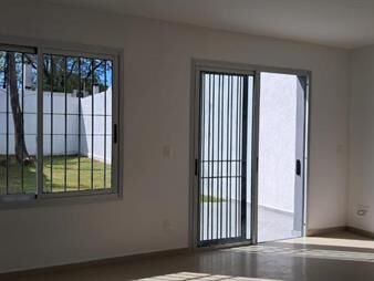 https://web5.gallito.com.uy/con-patio-y-jardin-con-estacionamiento-inmuebles-28106620