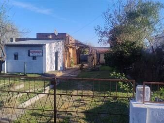 https://web5.gallito.com.uy/dueño-vende-tres-construcciones-2-casas-mas-un-galpon-inmuebles-28125814