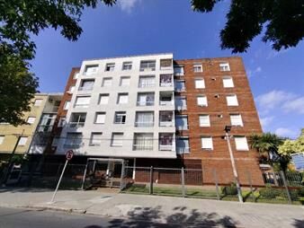 https://web5.gallito.com.uy/apto-2-dorm-con-gge-todo-al-frente-a-mts-del-clinicas-inmuebles-28153249