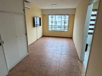 https://www.gallito.com.uy/piso-alto-al-frente-impecable-estado-con-aire-acond-inmuebles-28240484