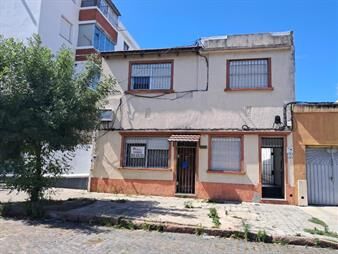 https://web5.gallito.com.uy/casa-al-frente-ph-de-2-plantas-3-dormitorios-y-escritorio-inmuebles-28240842
