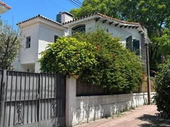 https://www.gallito.com.uy/vendo-casa-de-6-dormitrio-y-4-baños-con-cochera-inmuebles-28253036