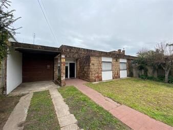 https://web5.gallito.com.uy/casa-de-2-dormitorios-con-cochera-en-portones-inmuebles-28270393