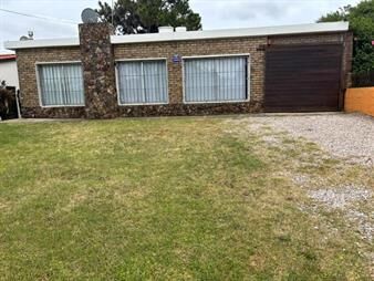 https://web5.gallito.com.uy/vendo-casa-en-el-balneario-araminda-a-solo-dos-cuadras-playa-inmuebles-28270644