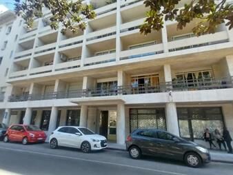 https://web5.gallito.com.uy/vendo-apartamento-2-dorm-sobre-plaza-zabala-inmuebles-28287019