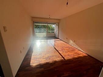 https://www.gallito.com.uy/dueño-alquila-apartamento-en-pocitos-frente-a-plaza-inmuebles-28313010
