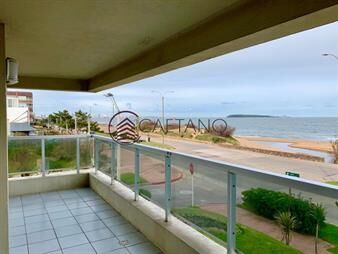 https://web5.gallito.com.uy/apartamento-primera-fila-playa-mansa-de-dos-dormitorios-en-inmuebles-18410760