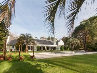 https://www.gallito.com.uy/punta-del-este-chalet-con-4600-m2-de-tierra-piscina-5-do-inmuebles-18424465